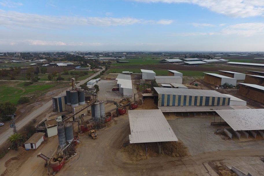 Feed centre from above
